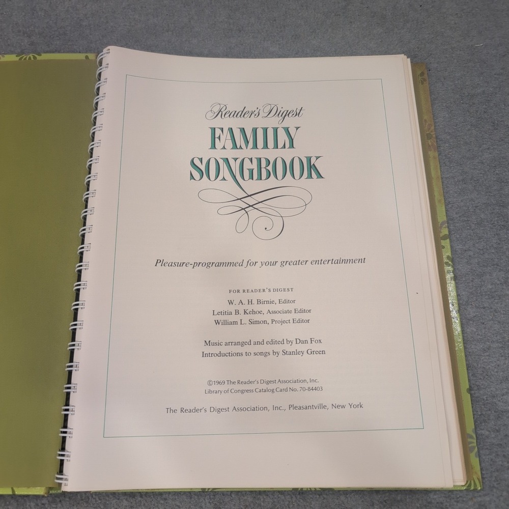 Vtg 1969 Readers Digest Family Songbook Spiral Bound Sheet Music Piano Guitar - Picture 2 of 4